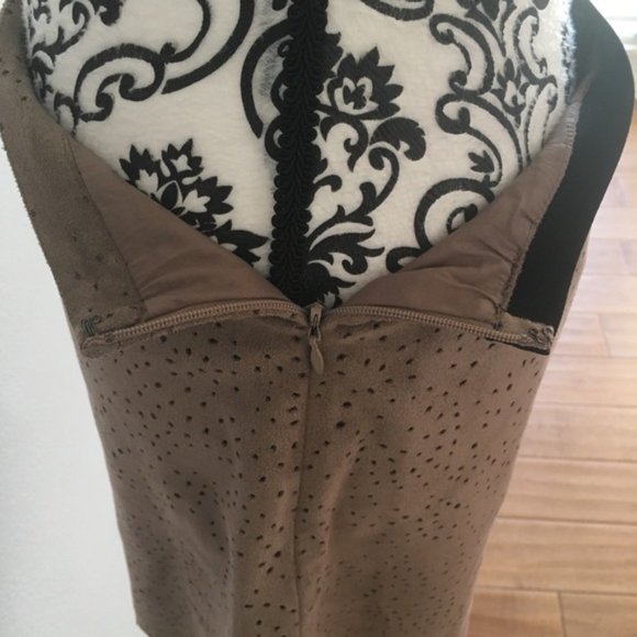 BCBG Maxazira vegan suede mini skirt - Picture 4 of 7